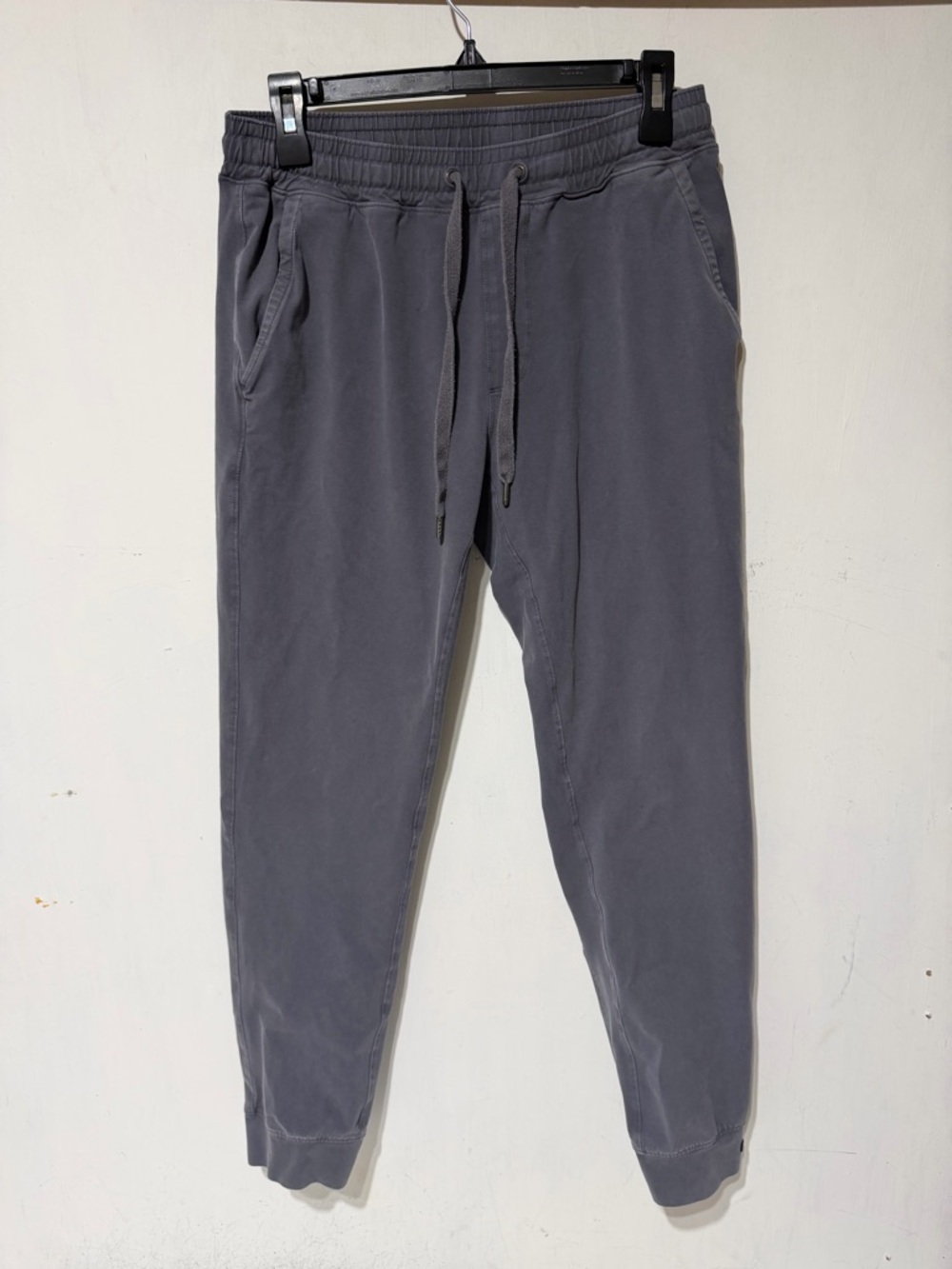 Good Man Brand Jetset Men's Charcoal Gray Drawstring Joggers